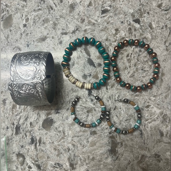 Turquoise Beaded Jewelry Set - Picture 2 of 2